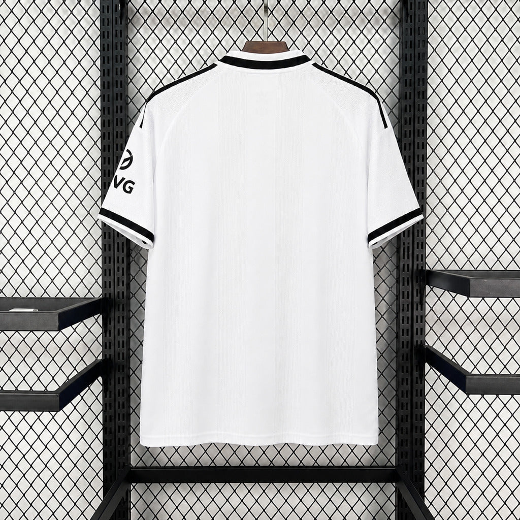 Eintracht Frankfurt 2026/27 Away — Fan Version