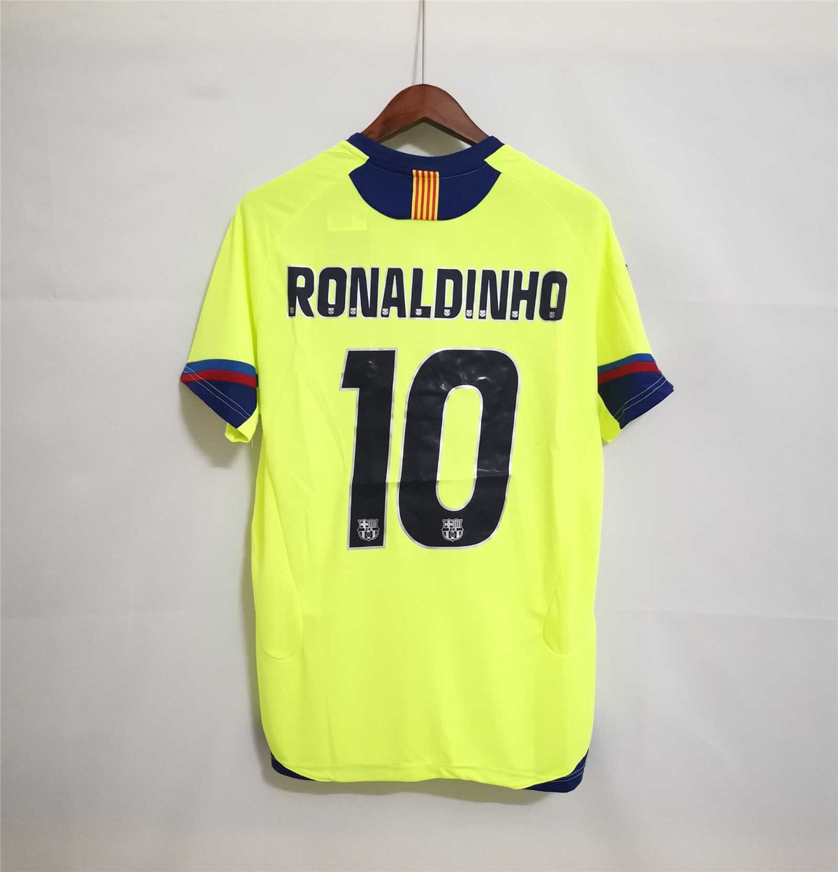 Barcelona Retro 05/06 Away Kit