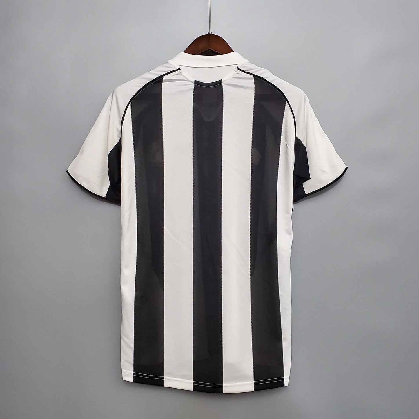 Newcastle United 2005/06 Home Retro Shirt - Fan Version