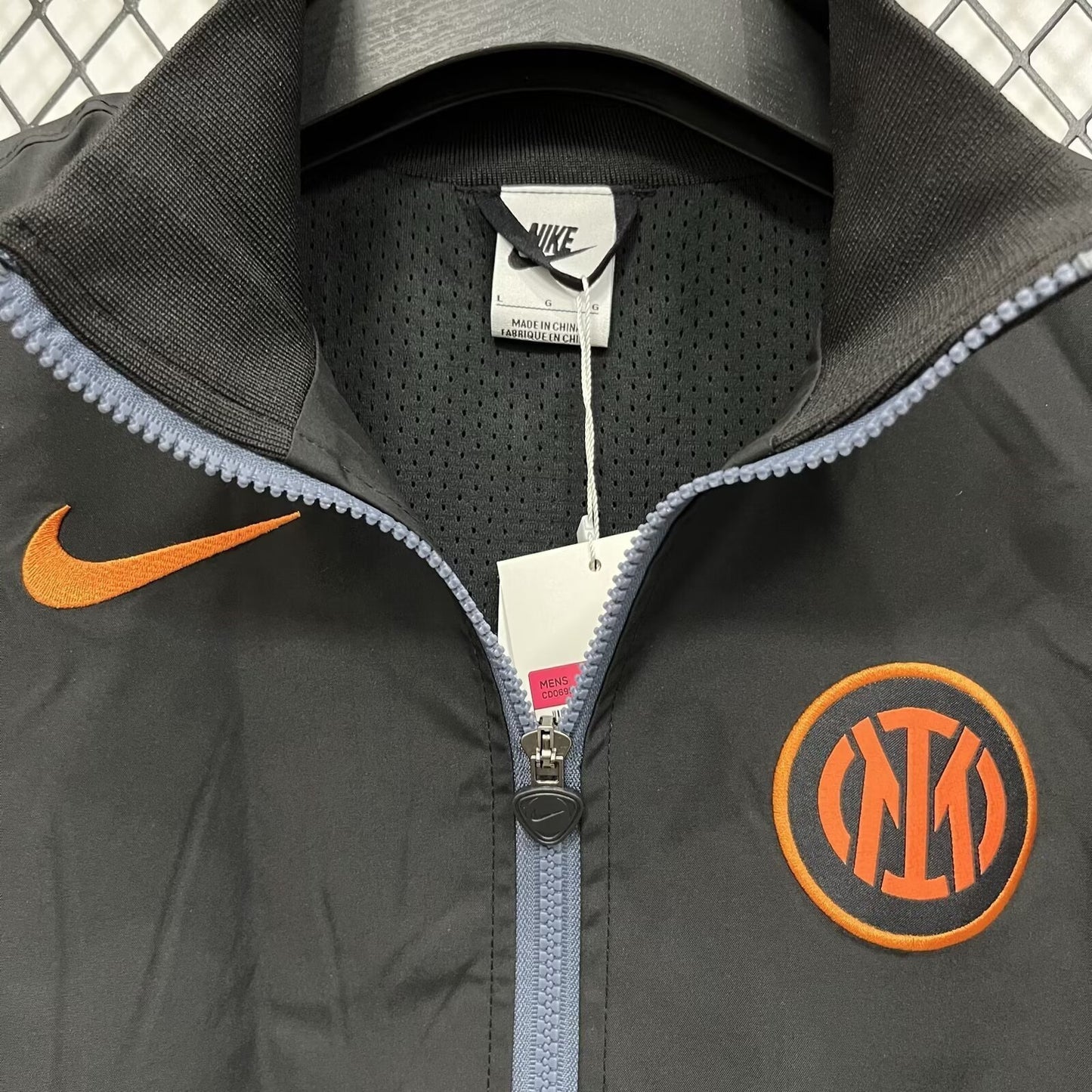 Inter Milan 2025/26 Windbreaker — Fan Version
