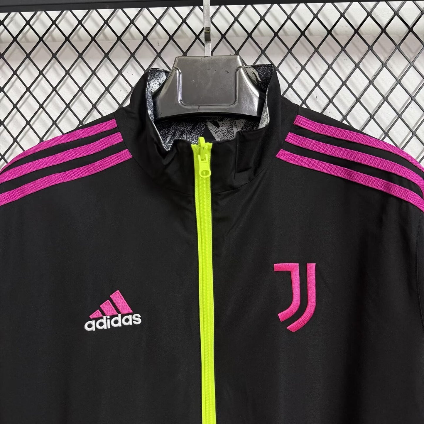 Juventus 2026/27 Windbreaker — Retro