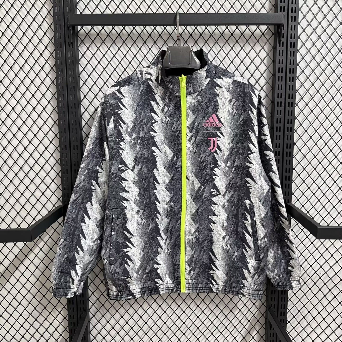 Juventus 2026/27 Windbreaker — Retro