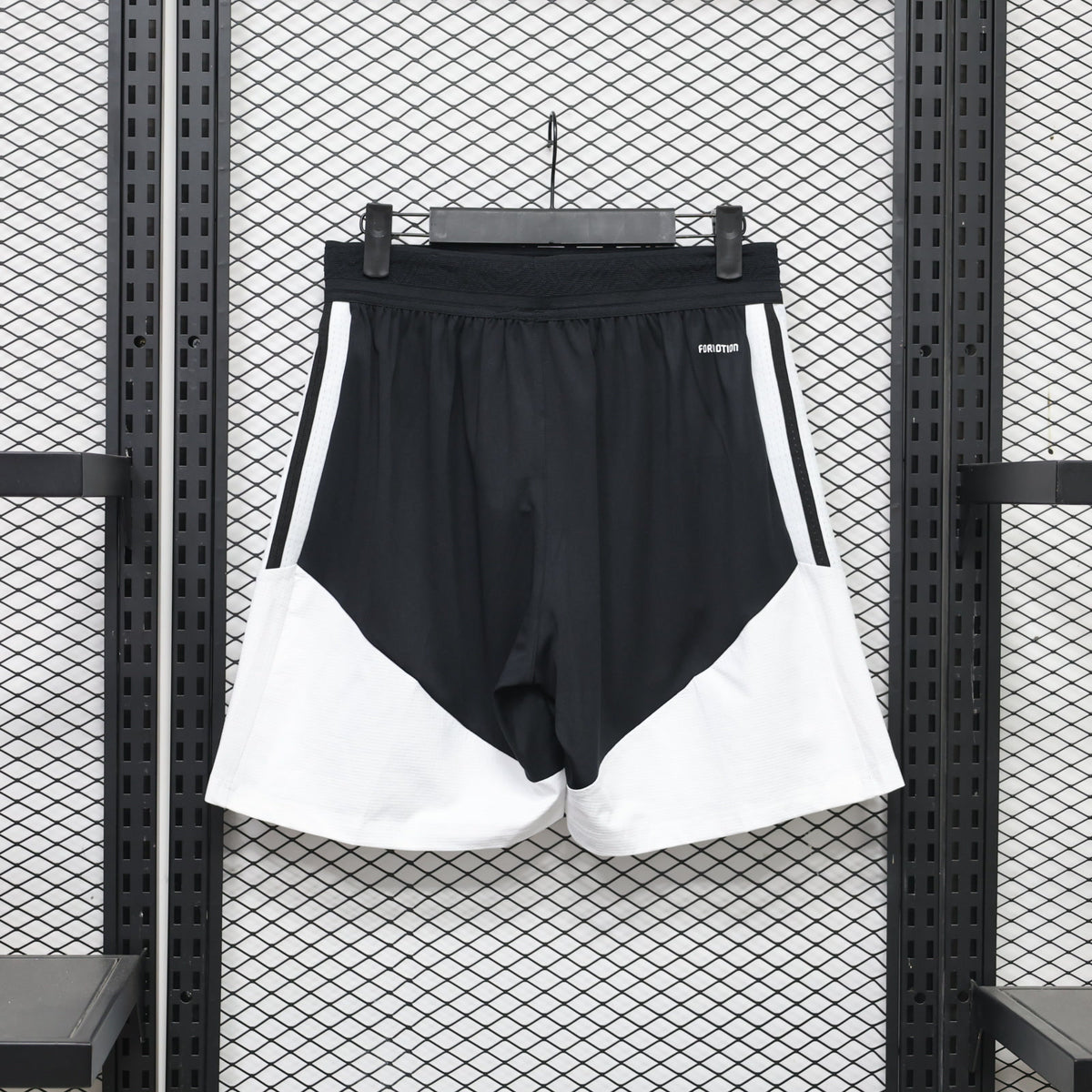 Liverpool 2026/27 Training Shorts (Black) — Player Version