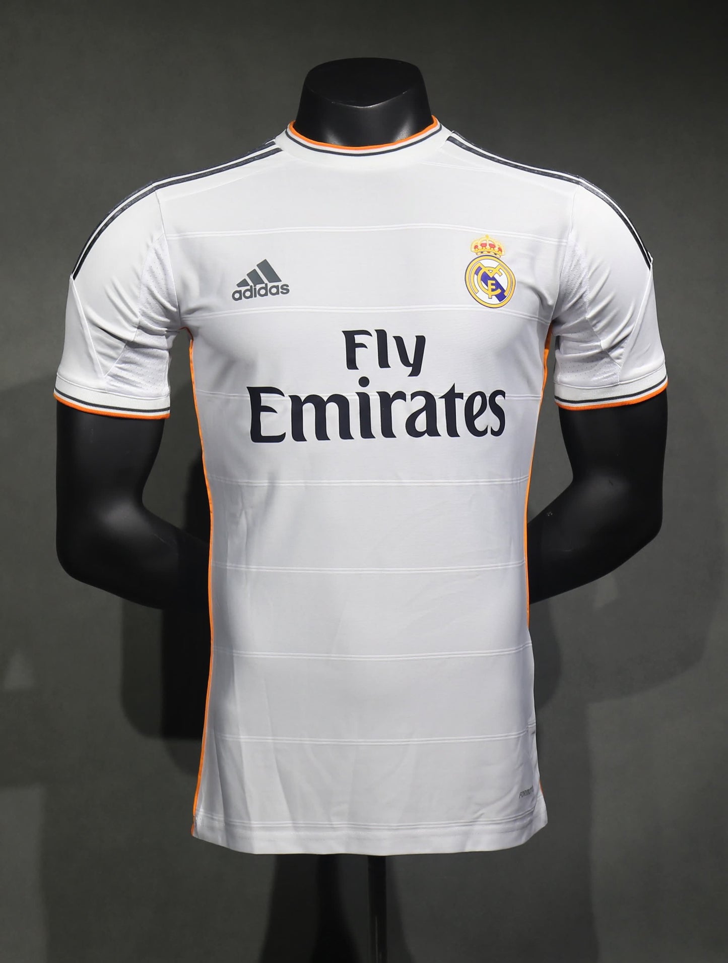 Real Madrid Retro 2013/14 Home Player Version - frente