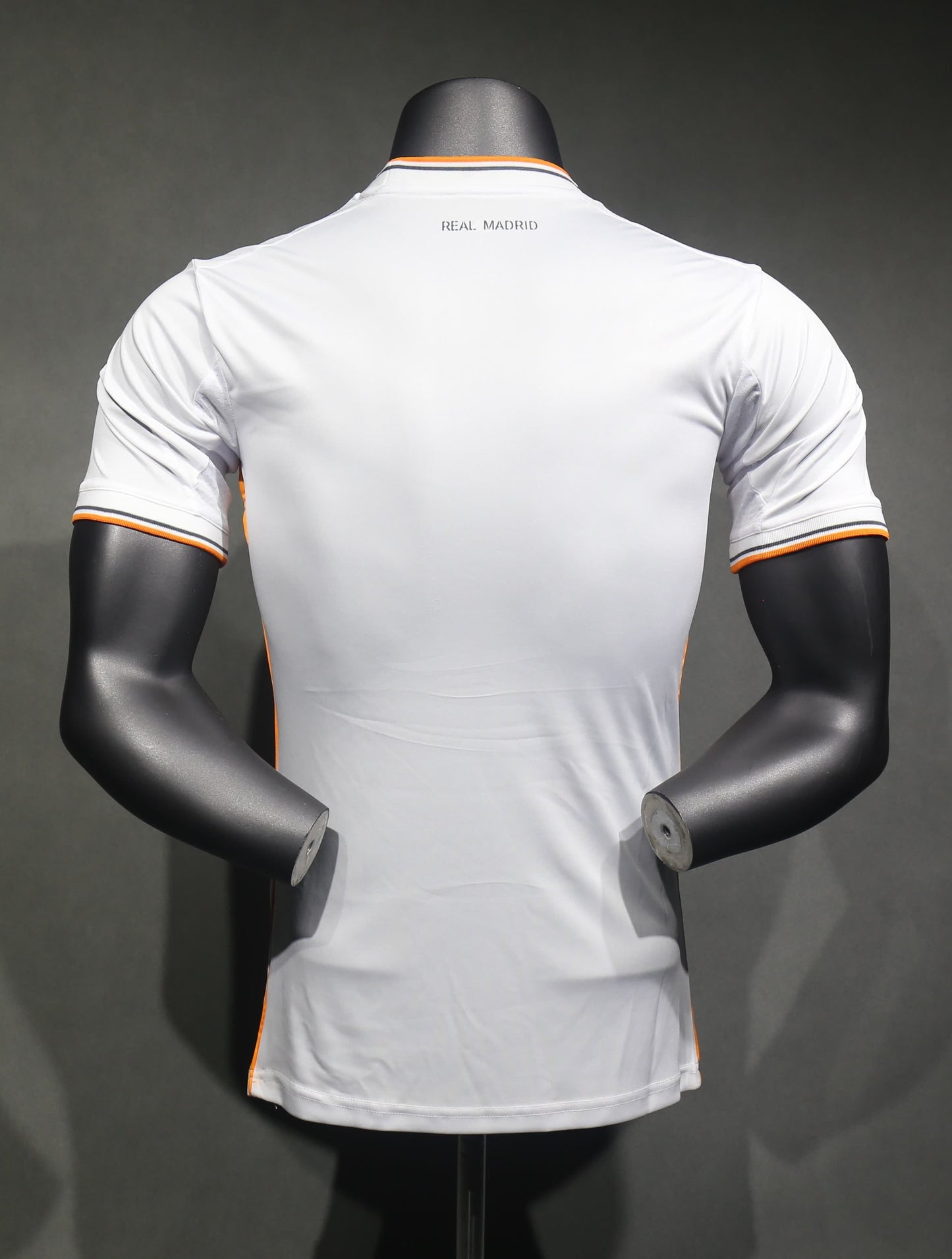 Real Madrid Retro 2013/14 Home Player Version - detalhe