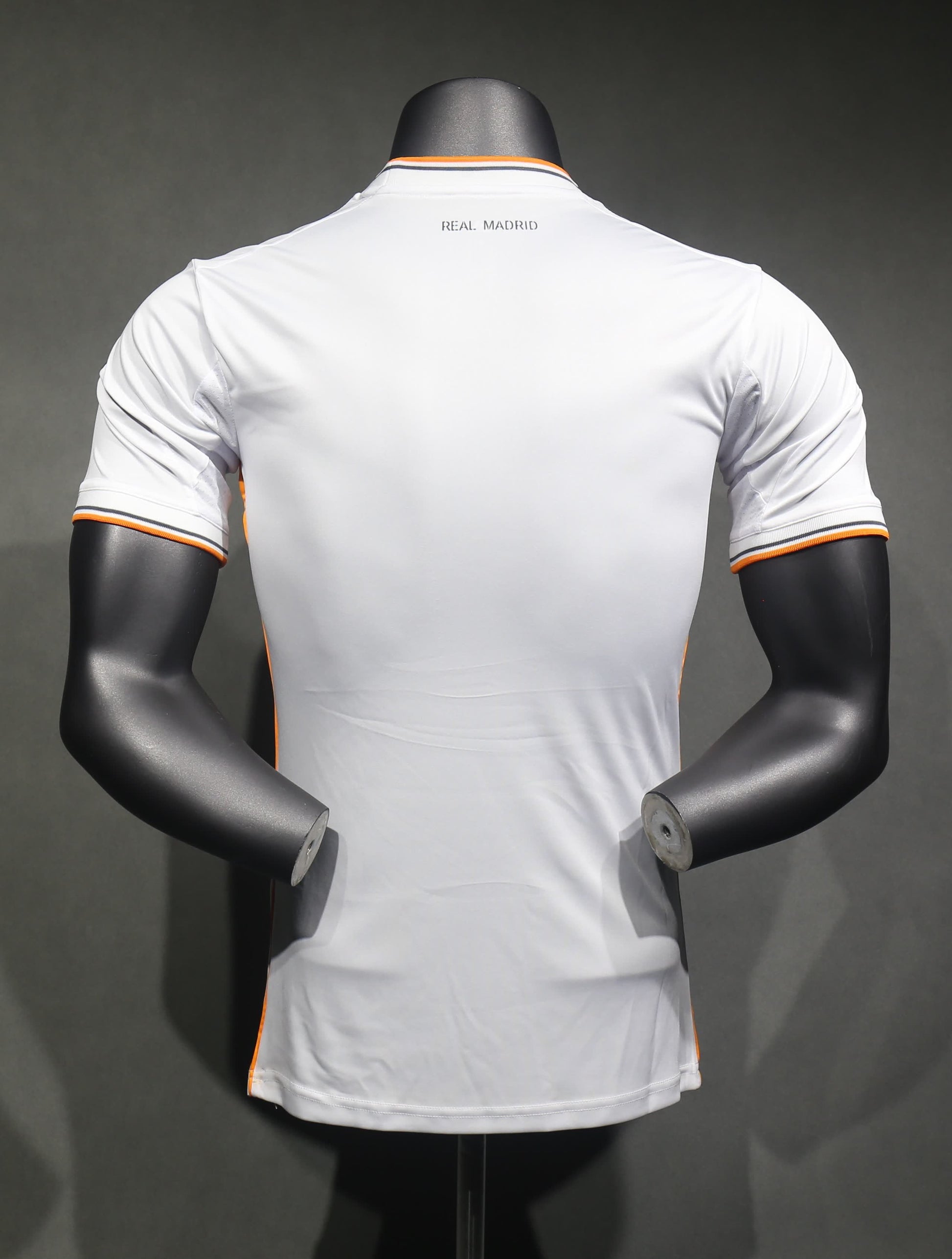 Real Madrid Retro 2013/14 Home Player Version - detalhe