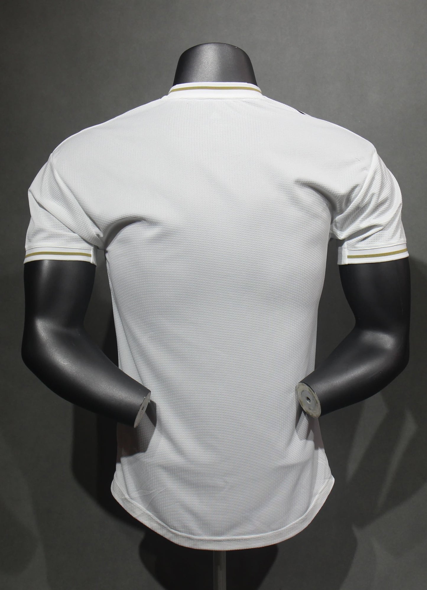 Real Madrid Retro 2019/20 Home Player Version - detalhe