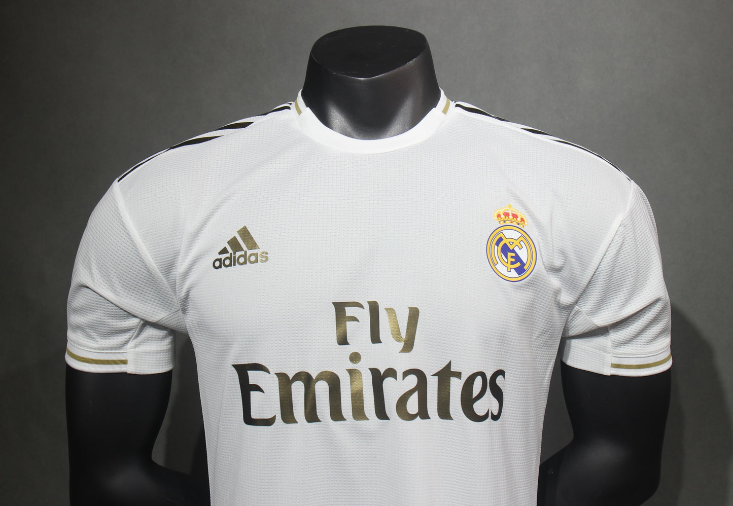Real Madrid Retro 2019/20 Home Player Version - detalhe