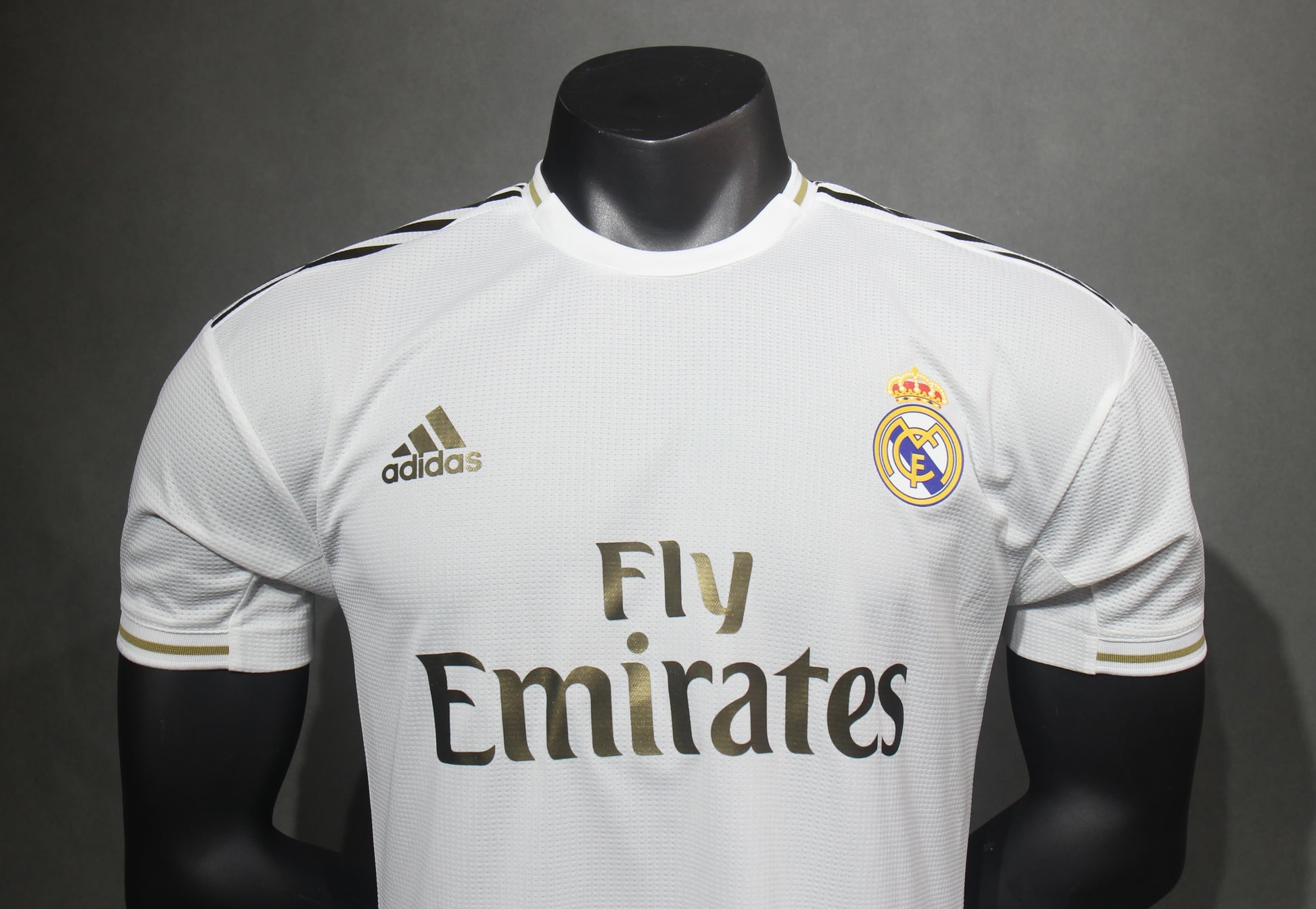 Real Madrid Retro 2019/20 Home Player Version - detalhe