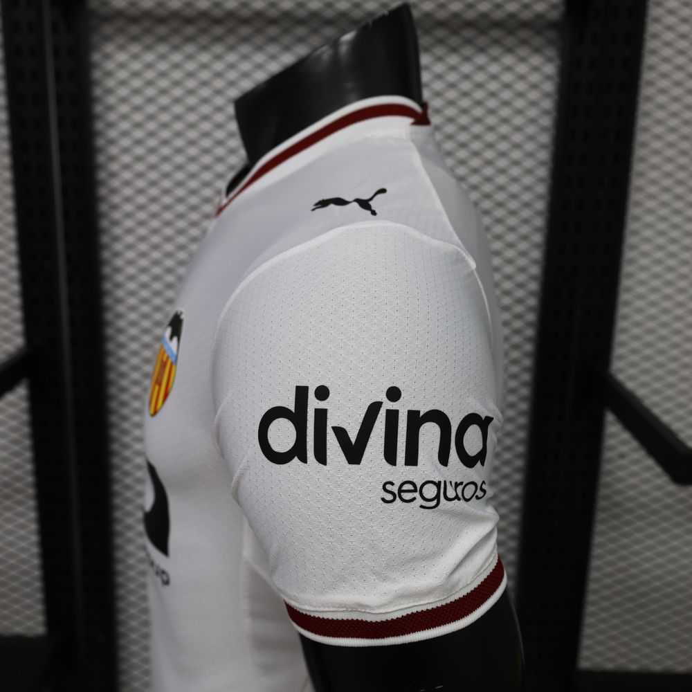 Valencia 2026/27 Home — Player Version